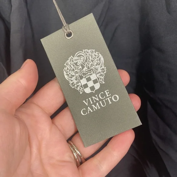 NWT Vince Camuto Black Ruffle Sleeve V-Neck Blouse Women's Size Petite M… - Picture 4 of 9